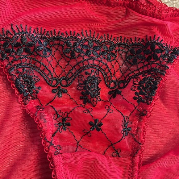 Red Lingerie Set - Picture 3 of 4